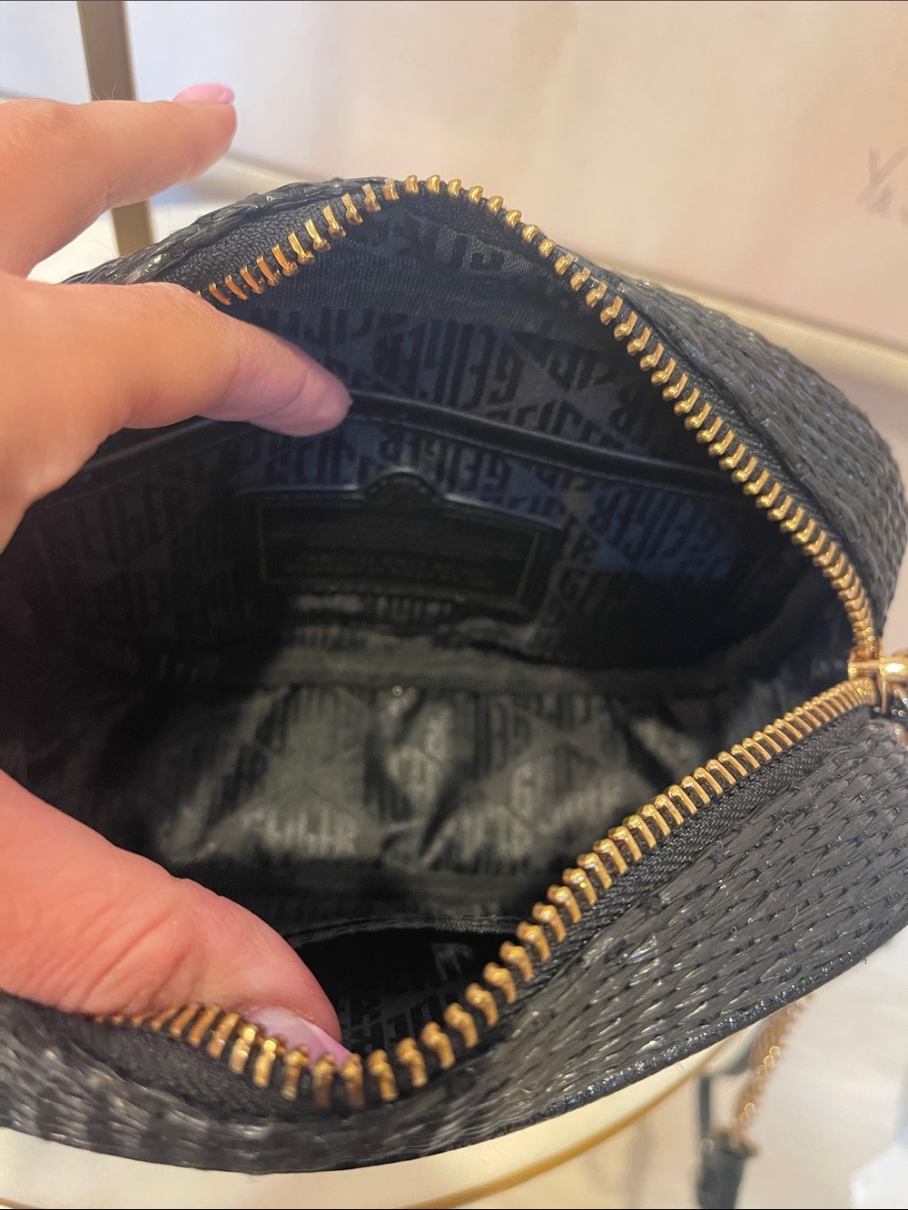 NWOT Kurt Geiger Black Woven Crossbody Camera Bag with Gold Hardware - Picture 6 of 8